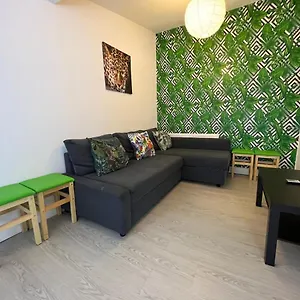  Apartment Tropical Apartment, 10 Min From Tower, Outside Space, Sleeps 12 United Kingdom
